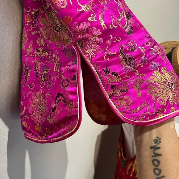 Super cute too bright vibrant import. Size S - Picture 3 of 5